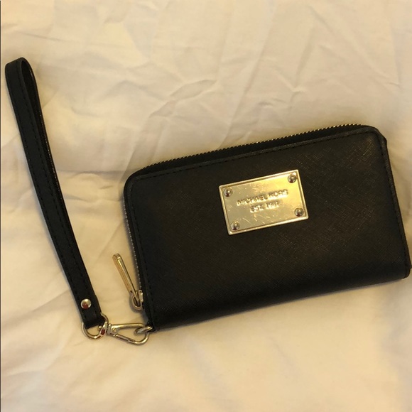 Michael Kors Wristlet - Picture 1 of 1
